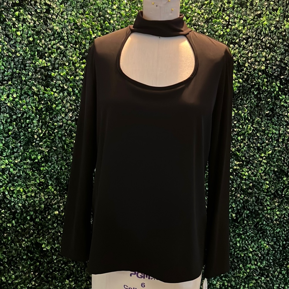 Clara sunwoo black keyhole neck top
